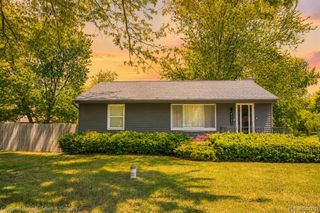 4383 Green Lake Road, West Bloomfield, MI 48323