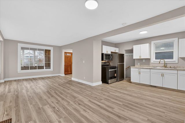 947 Crescent Street, Grand Rapids, MI 49503