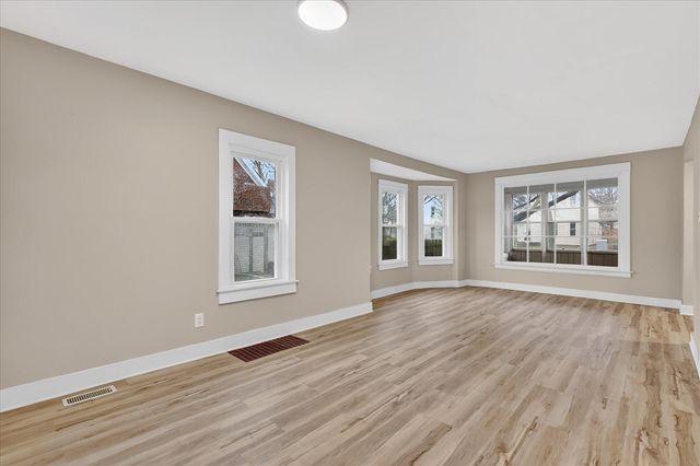 947 Crescent Street, Grand Rapids, MI 49503