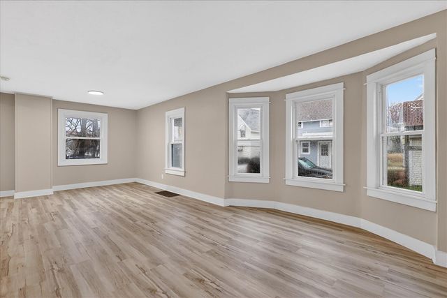 947 Crescent Street, Grand Rapids, MI 49503