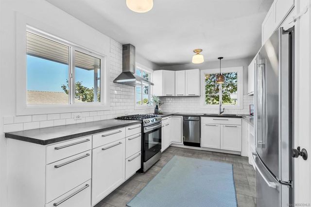 6647 Bell Court, San Diego, CA 92111