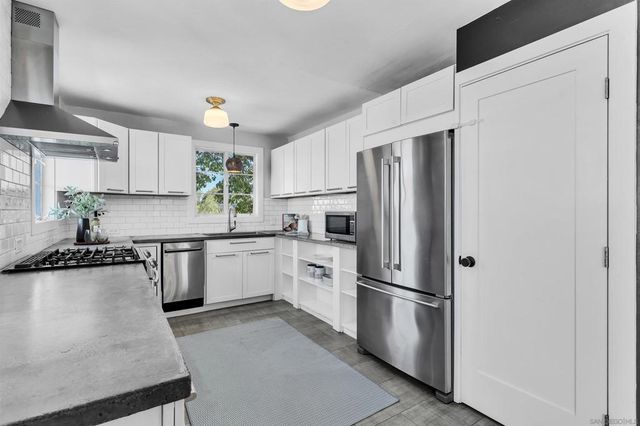 6647 Bell Court, San Diego, CA 92111