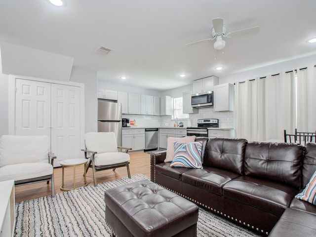 6610 Haight Street A, Houston, TX 77028