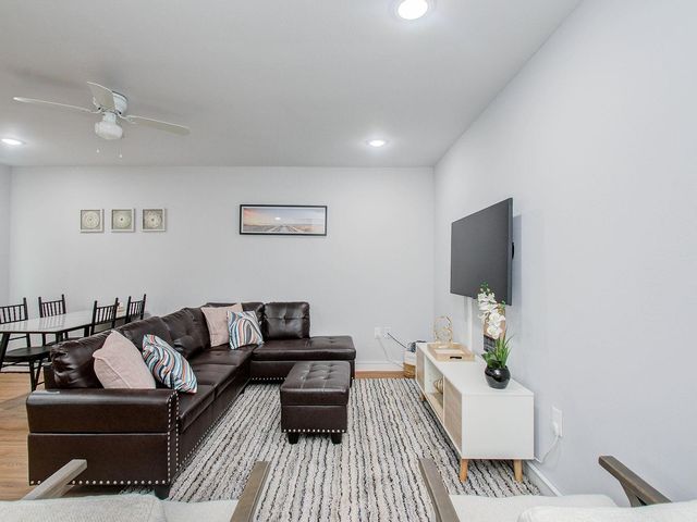 6610 Haight Street A, Houston, TX 77028