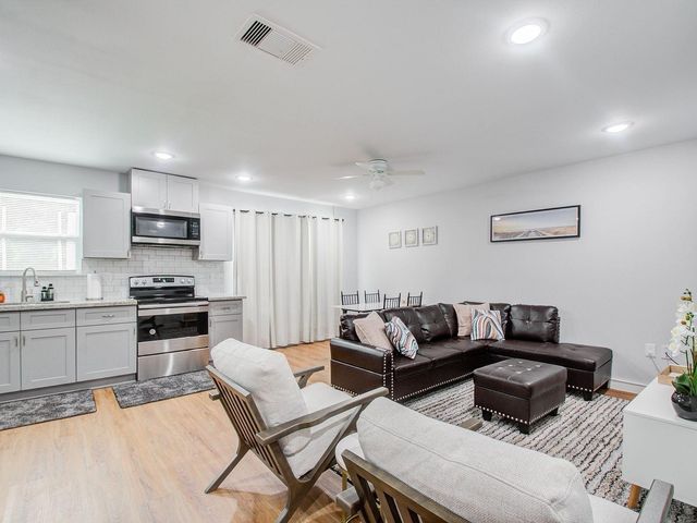 6610 Haight Street A, Houston, TX 77028