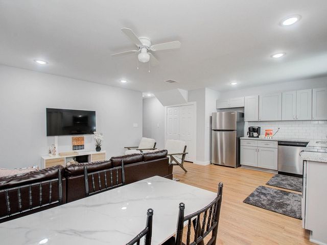 6610 Haight Street A, Houston, TX 77028