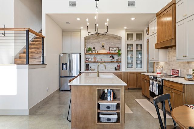 601 Hollow Drive, Lipan, TX 76462