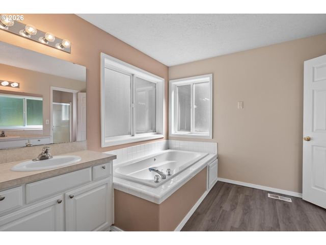 11070 Se ALEXANDER Ave, Happy Valley, OR 97086