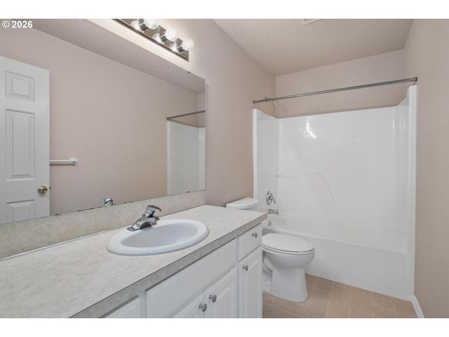 11070 Se ALEXANDER Ave, Happy Valley, OR 97086