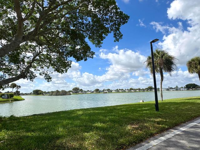 172 Waterford Way 172, Delray Beach, FL 33446