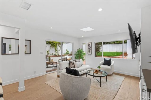 1320 Thayer, Los Angeles, CA 90024