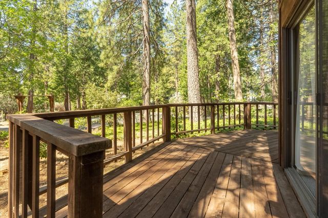680 Larkspur Ln, Murphys, CA 95247