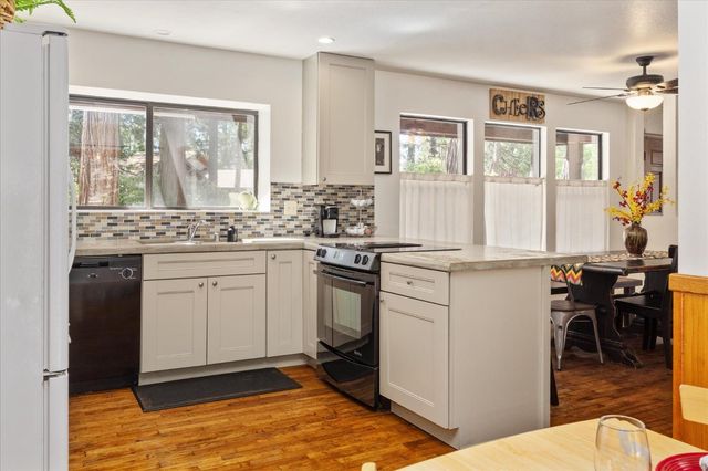 680 Larkspur Ln, Murphys, CA 95247