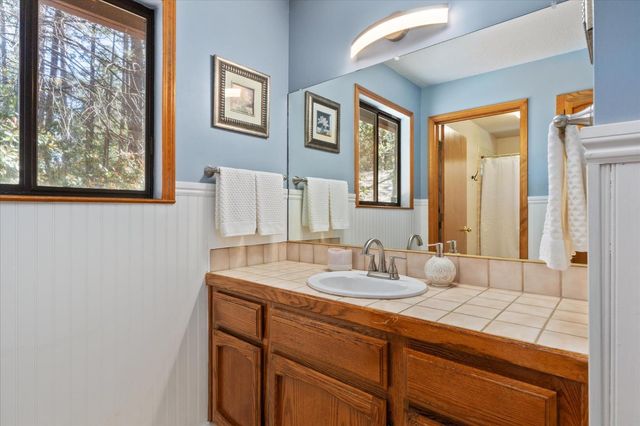 680 Larkspur Ln, Murphys, CA 95247