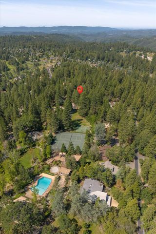 680 Larkspur Ln, Murphys, CA 95247