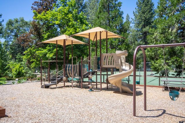 680 Larkspur Ln, Murphys, CA 95247