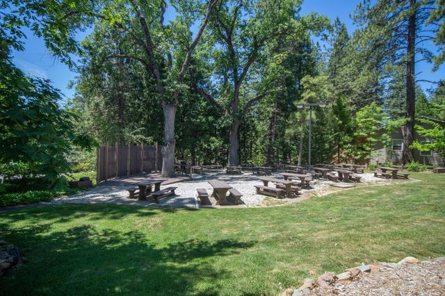 680 Larkspur Ln, Murphys, CA 95247