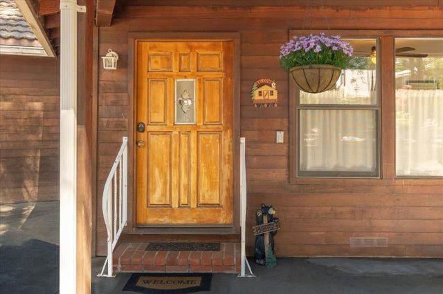 680 Larkspur Ln, Murphys, CA 95247