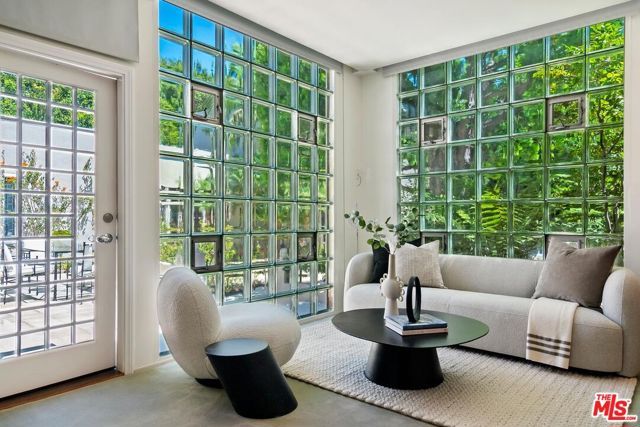 524 N Canon Drive, Beverly Hills, CA 90210