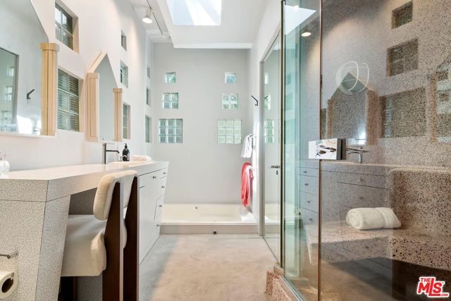 524 N Canon Drive, Beverly Hills, CA 90210