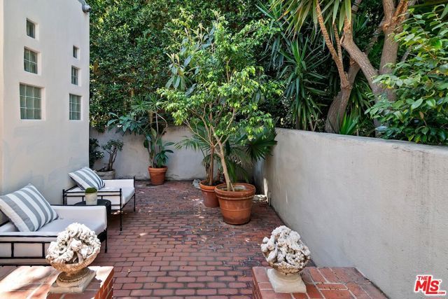 524 N Canon Drive, Beverly Hills, CA 90210