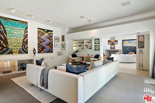 524 N Canon Drive, Beverly Hills, CA 90210