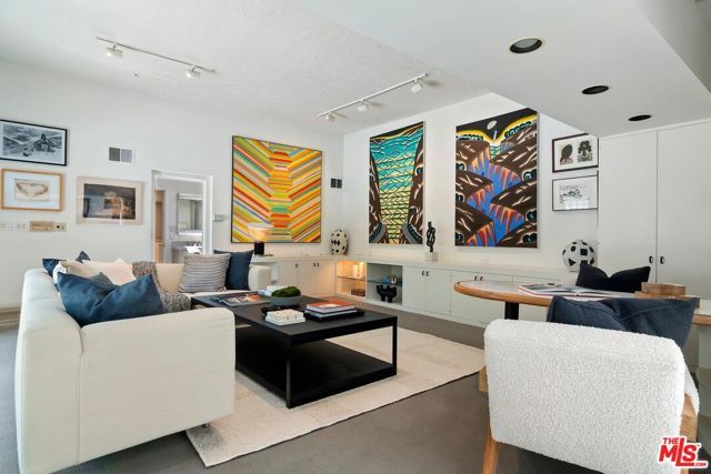 524 N Canon Drive, Beverly Hills, CA 90210