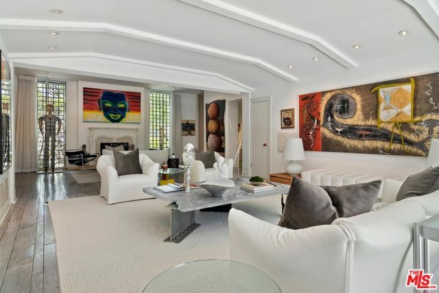 524 N Canon Drive, Beverly Hills, CA 90210