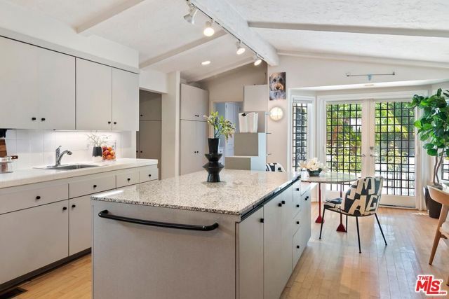 524 N Canon Drive, Beverly Hills, CA 90210