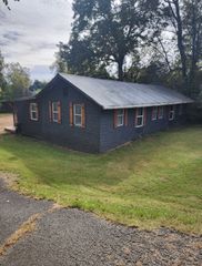 920 Broadway Ave, New Johnsonville, TN 37134