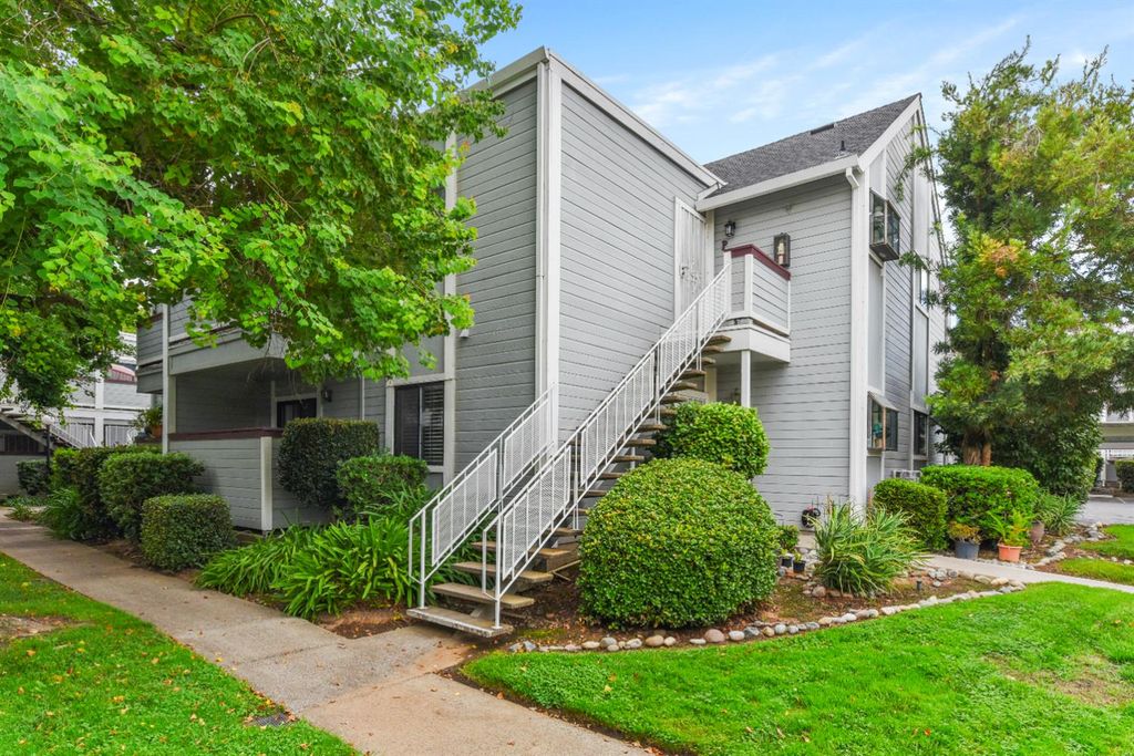 7409 Auburn Oaks Ct #P, Citrus Heights, CA 95621