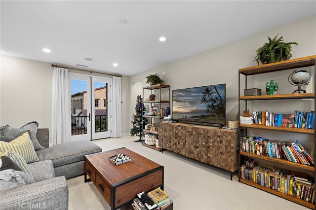 137 Sunset, Irvine, CA 92602