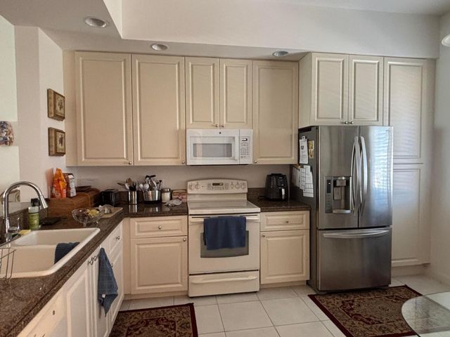 24 Harbour Isle Drive W 305, Fort Pierce, FL 34949