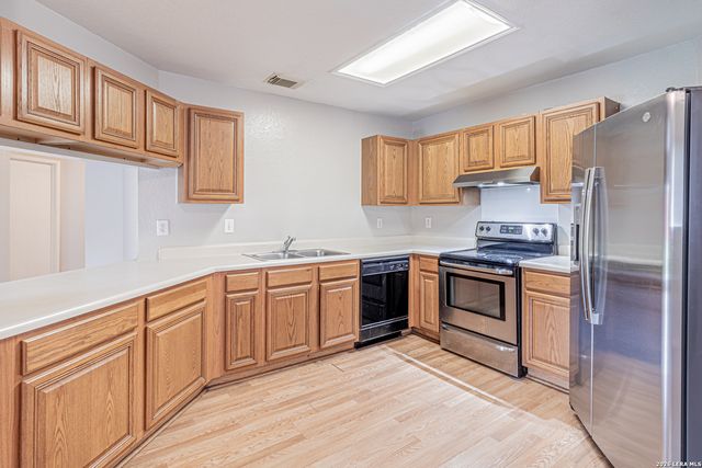 5743 Lovett Oaks, San Antonio, TX 78218
