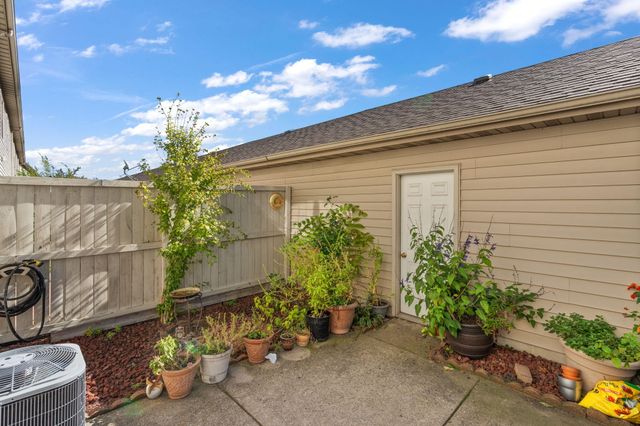 2896 Cambridge Way, Highland, IN 46322