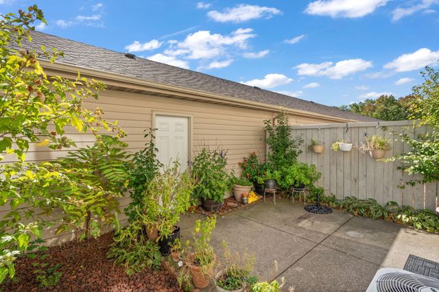 2896 Cambridge Way, Highland, IN 46322