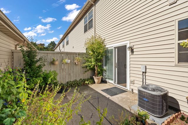 2896 Cambridge Way, Highland, IN 46322