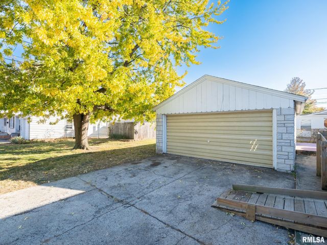 1328 N 11TH Street, Pekin, IL 61554