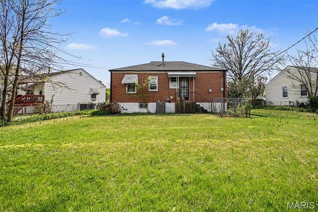 10205 Saint Daniel Lane, St Ann, MO 63074