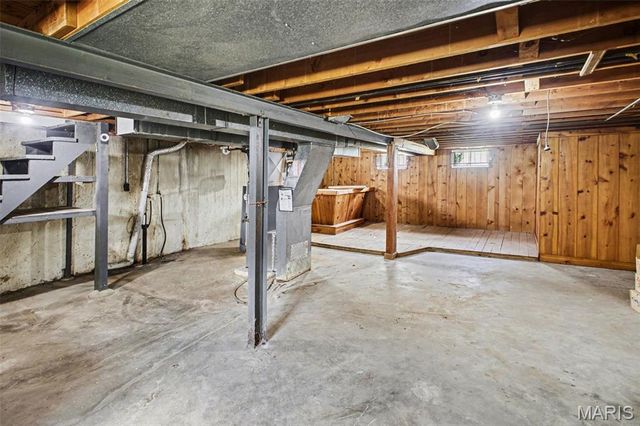 10205 Saint Daniel Lane, St Ann, MO 63074