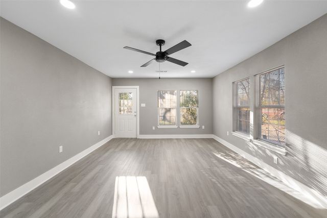 702 E 1st Avenue, Corsicana, TX 75110