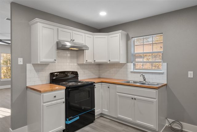 702 E 1st Avenue, Corsicana, TX 75110