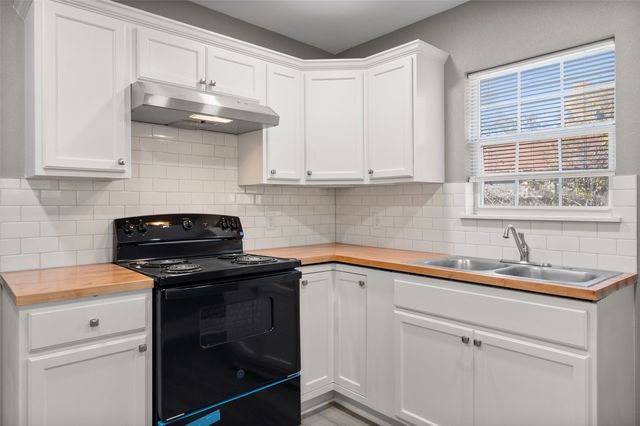 702 E 1st Avenue, Corsicana, TX 75110