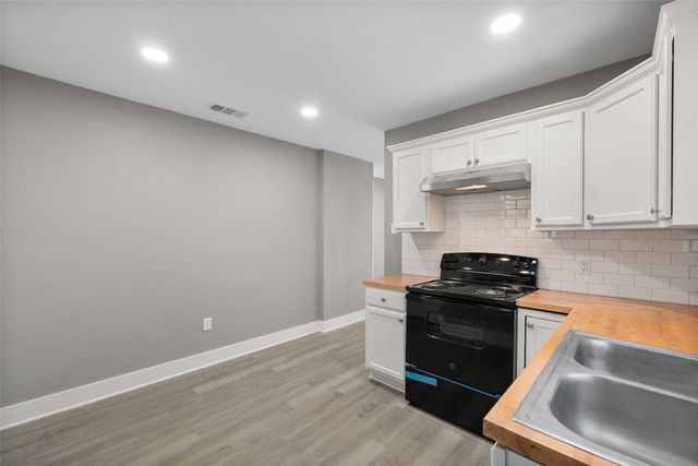 702 E 1st Avenue, Corsicana, TX 75110