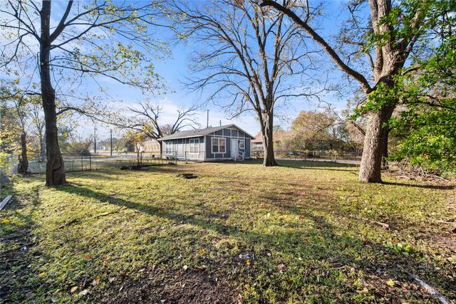 702 E 1st Avenue, Corsicana, TX 75110