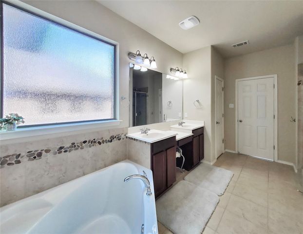 1436 Lindo DR, Leander, TX 78641