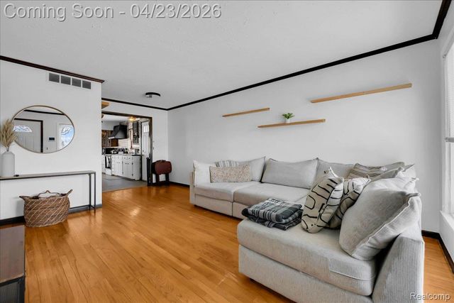 4663 Mayfair Street, Dearborn Heights, MI 48125