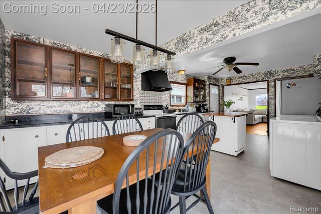 4663 Mayfair Street, Dearborn Heights, MI 48125