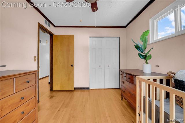 4663 Mayfair Street, Dearborn Heights, MI 48125