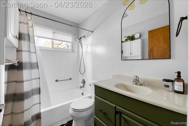 4663 Mayfair Street, Dearborn Heights, MI 48125